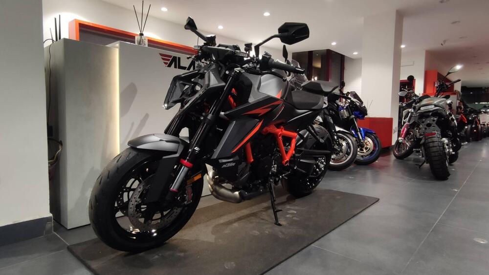 KTM 1390 Super Duke R (2024 - 25) (4)