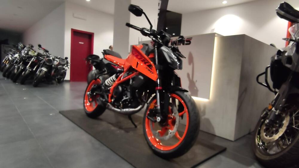 KTM 390 Duke (2024 - 25) (2)