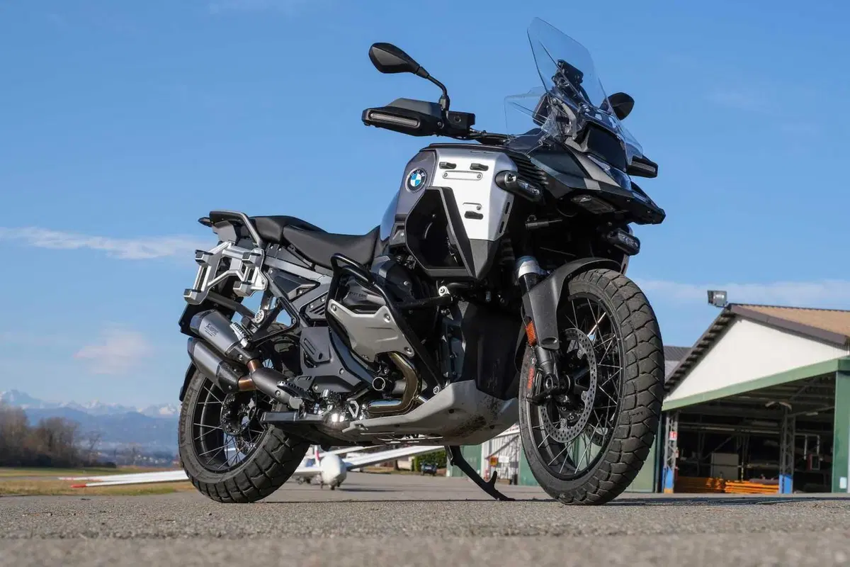 BMW R1300GS Adventure ASA vs BMW R1300GS: la comparativa! Rilevamenti, off-road e strada, il TEST definitivo [VIDEO E GALLERY] (6)