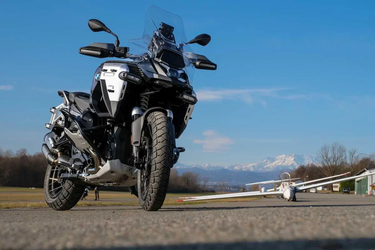BMW R1300GS Adventure ASA vs BMW R1300GS: la comparativa! Rilevamenti, off-road e strada, il TEST definitivo [VIDEO E GALLERY] (8)