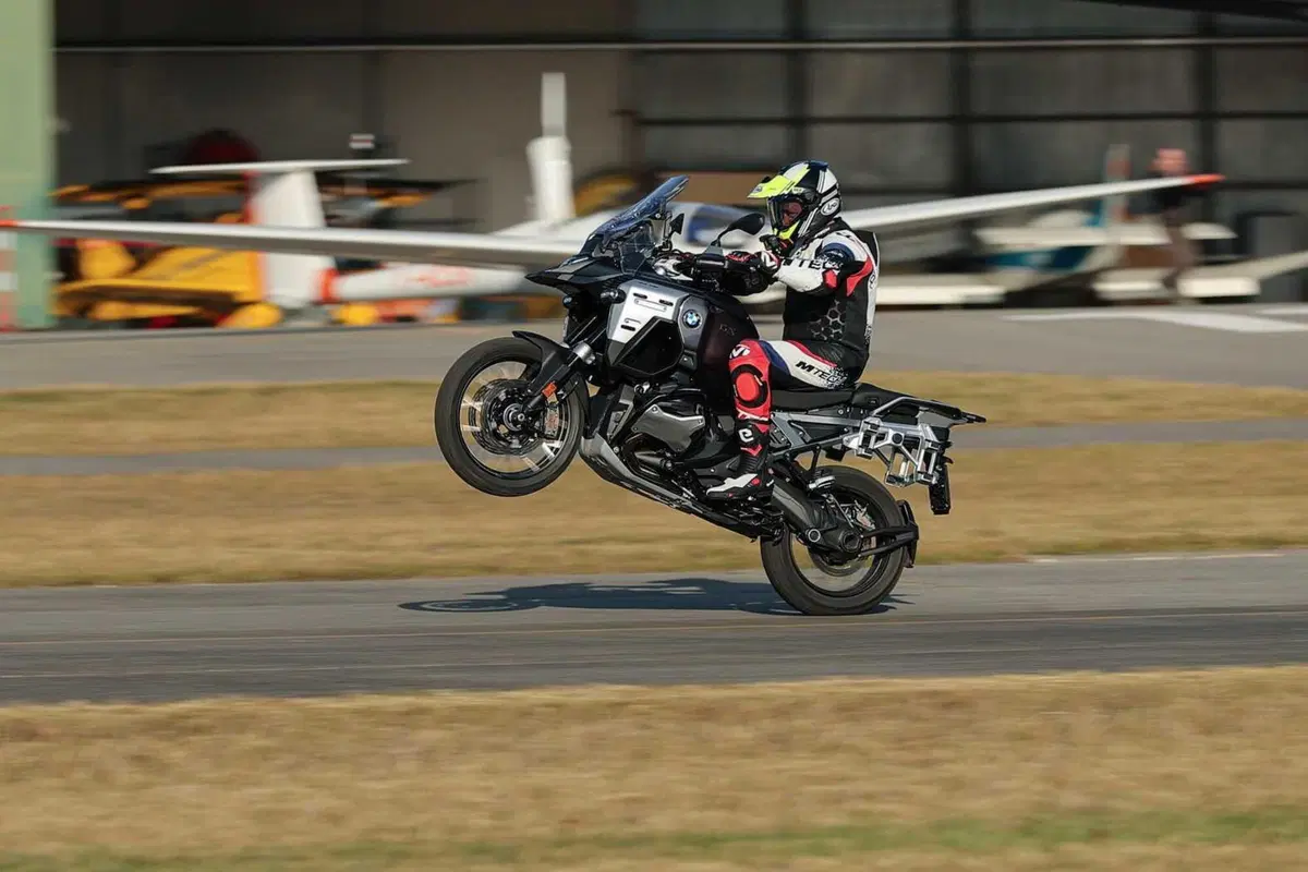 BMW R1300GS Adventure ASA vs BMW R1300GS: la comparativa! Rilevamenti, off-road e strada, il TEST definitivo [VIDEO E GALLERY] (20)