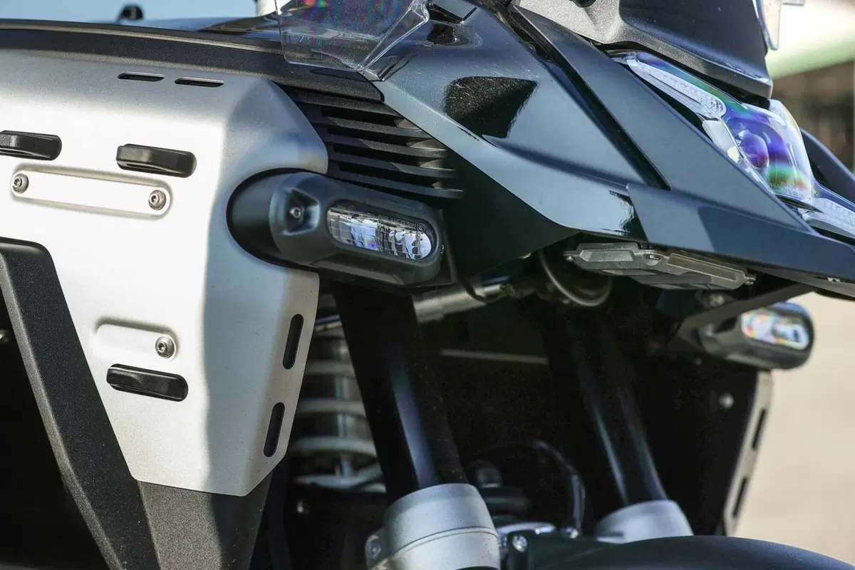 BMW R1300GS Adventure ASA vs BMW R1300GS: la comparativa! Rilevamenti, off-road e strada, il TEST definitivo [VIDEO E GALLERY] (24)