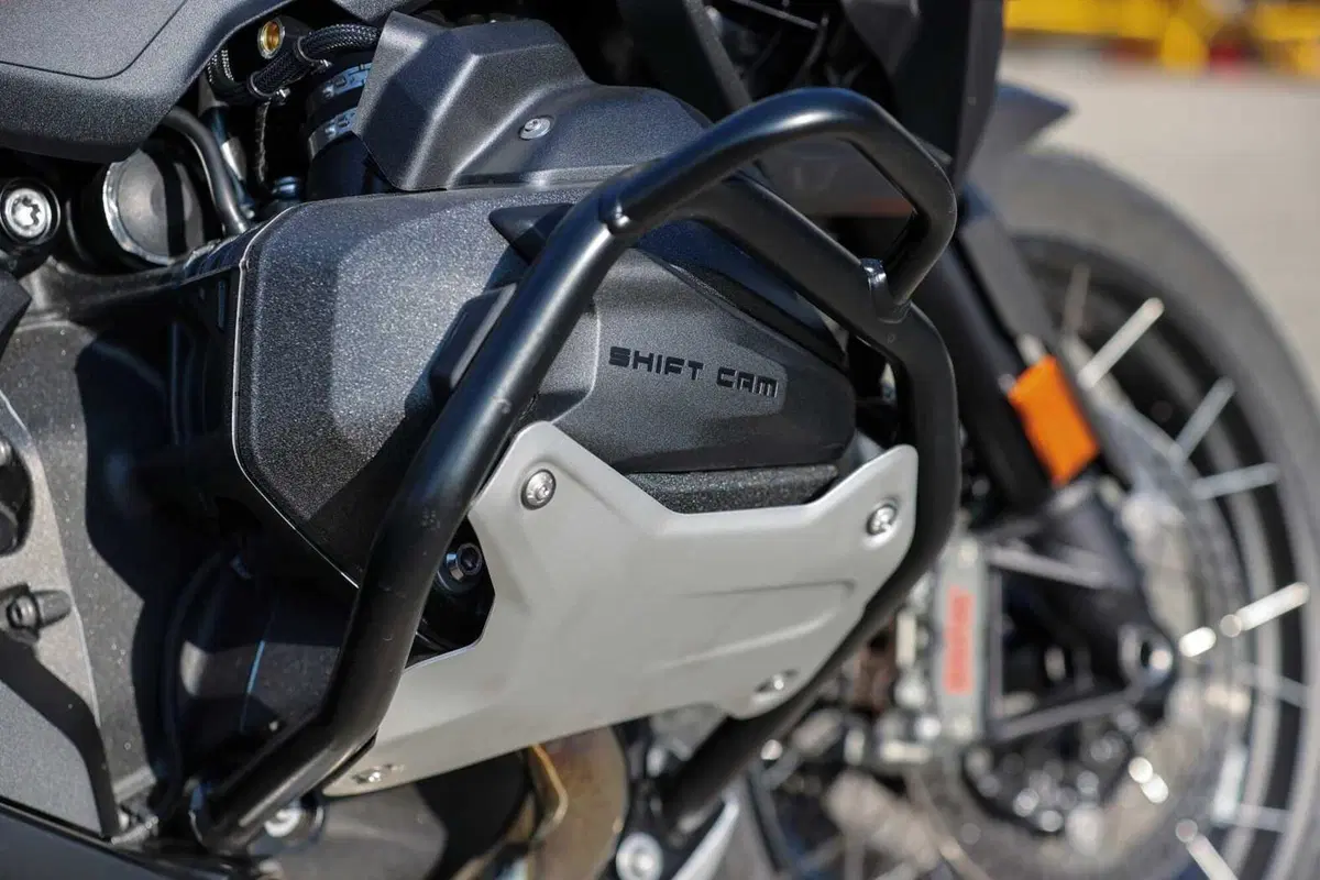BMW R1300GS Adventure ASA vs BMW R1300GS: la comparativa! Rilevamenti, off-road e strada, il TEST definitivo [VIDEO E GALLERY] (26)