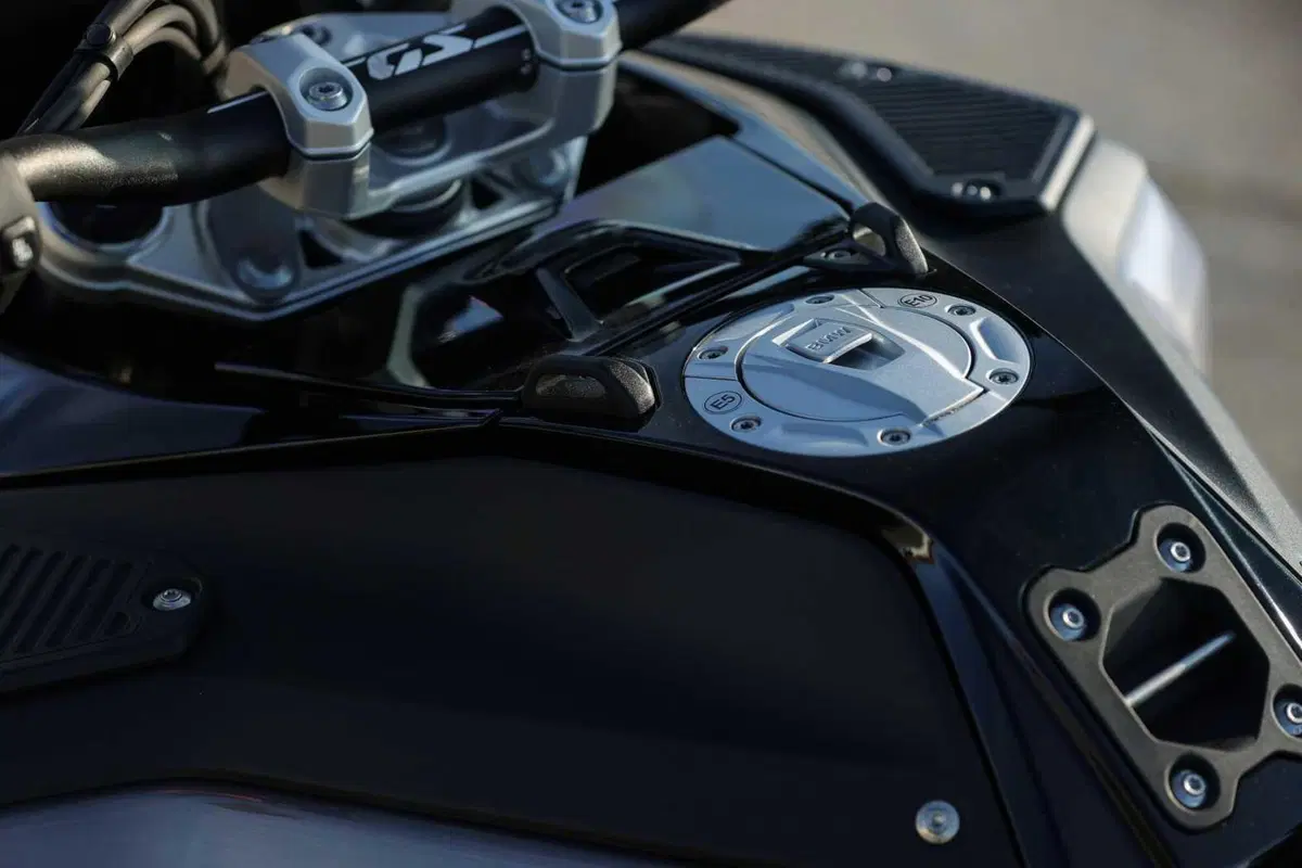 BMW R1300GS Adventure ASA vs BMW R1300GS: la comparativa! Rilevamenti, off-road e strada, il TEST definitivo [VIDEO E GALLERY] (30)