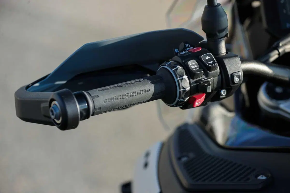 BMW R1300GS Adventure ASA vs BMW R1300GS: la comparativa! Rilevamenti, off-road e strada, il TEST definitivo [VIDEO E GALLERY] (29)