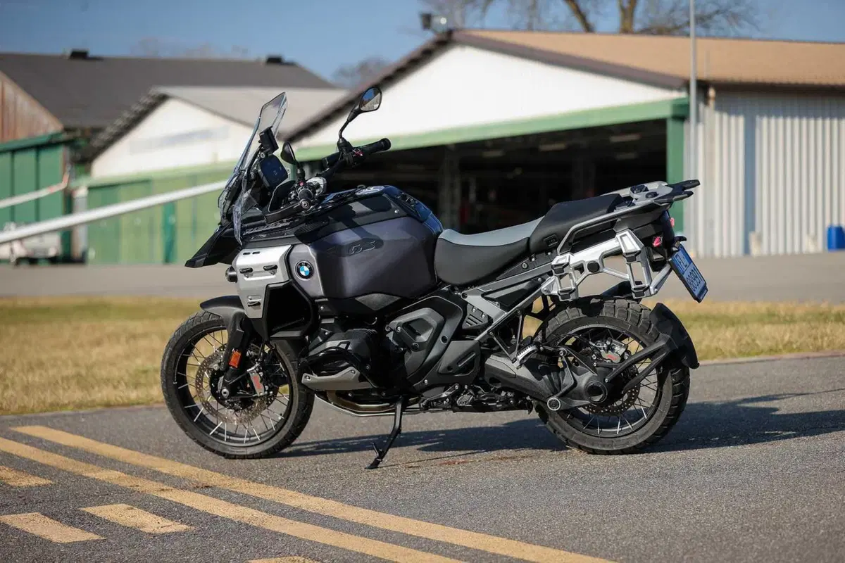 BMW R1300GS Adventure ASA vs BMW R1300GS: la comparativa! Rilevamenti, off-road e strada, il TEST definitivo [VIDEO E GALLERY] (32)