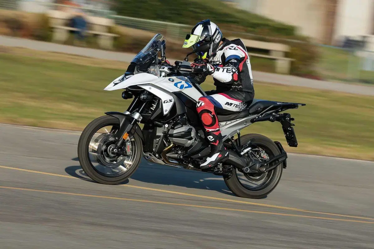 BMW R1300GS Adventure ASA vs BMW R1300GS: la comparativa! Rilevamenti, off-road e strada, il TEST definitivo [VIDEO E GALLERY] (38)