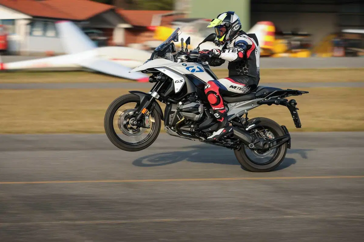 BMW R1300GS Adventure ASA vs BMW R1300GS: la comparativa! Rilevamenti, off-road e strada, il TEST definitivo [VIDEO E GALLERY] (41)