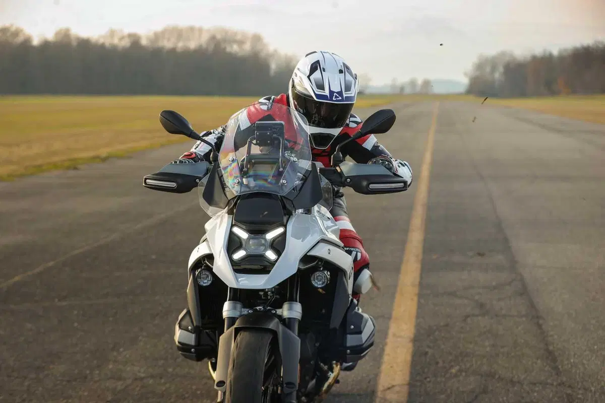 BMW R1300GS Adventure ASA vs BMW R1300GS: la comparativa! Rilevamenti, off-road e strada, il TEST definitivo [VIDEO E GALLERY] (44)