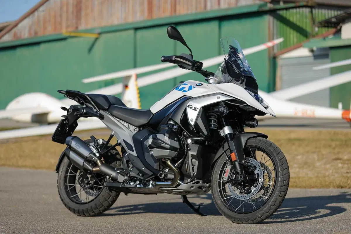 BMW R1300GS Adventure ASA vs BMW R1300GS: la comparativa! Rilevamenti, off-road e strada, il TEST definitivo [VIDEO E GALLERY] (50)