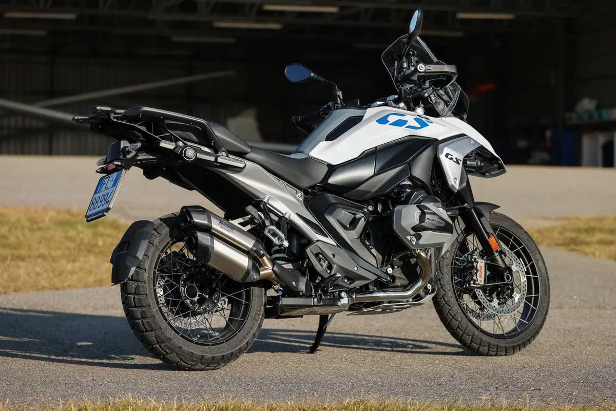 BMW R1300GS Adventure ASA vs BMW R1300GS: la comparativa! Rilevamenti, off-road e strada, il TEST definitivo [VIDEO E GALLERY] (52)