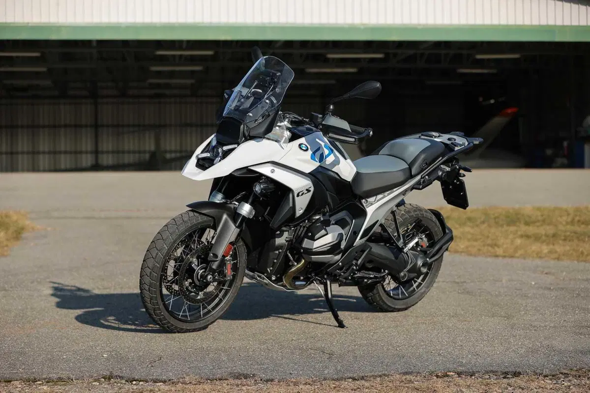 BMW R1300GS Adventure ASA vs BMW R1300GS: la comparativa! Rilevamenti, off-road e strada, il TEST definitivo [VIDEO E GALLERY] (59)