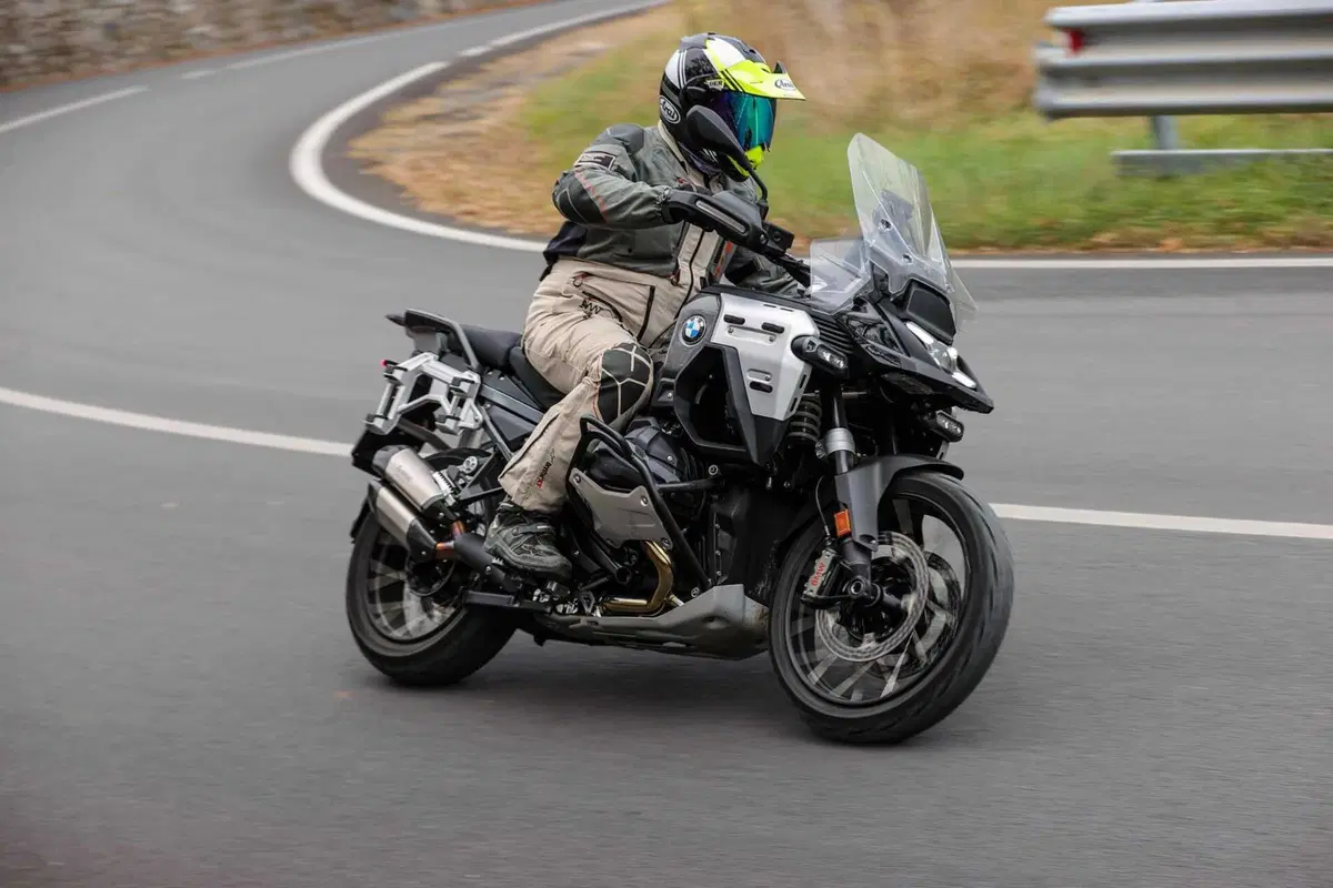 BMW R1300GS Adventure ASA vs BMW R1300GS: la comparativa! Rilevamenti, off-road e strada, il TEST definitivo [VIDEO E GALLERY] (63)