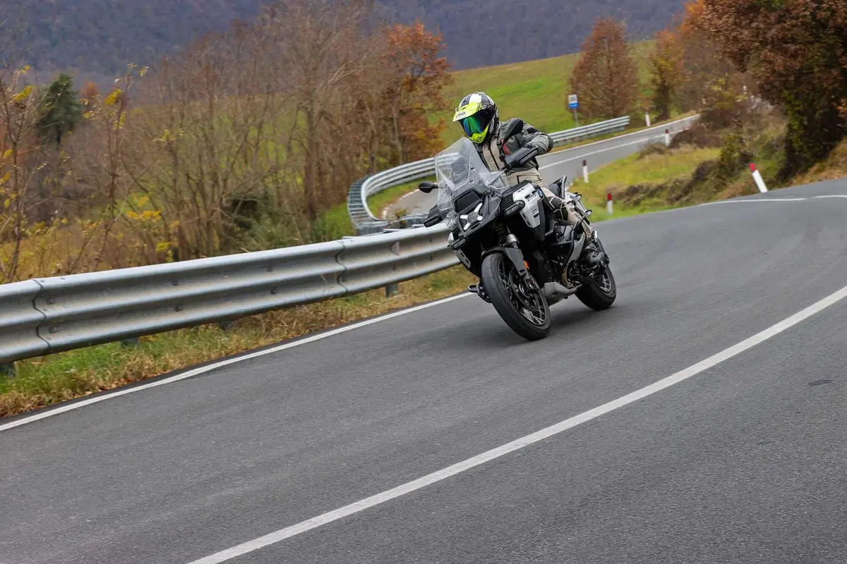 BMW R1300GS Adventure ASA vs BMW R1300GS: la comparativa! Rilevamenti, off-road e strada, il TEST definitivo [VIDEO E GALLERY] (65)