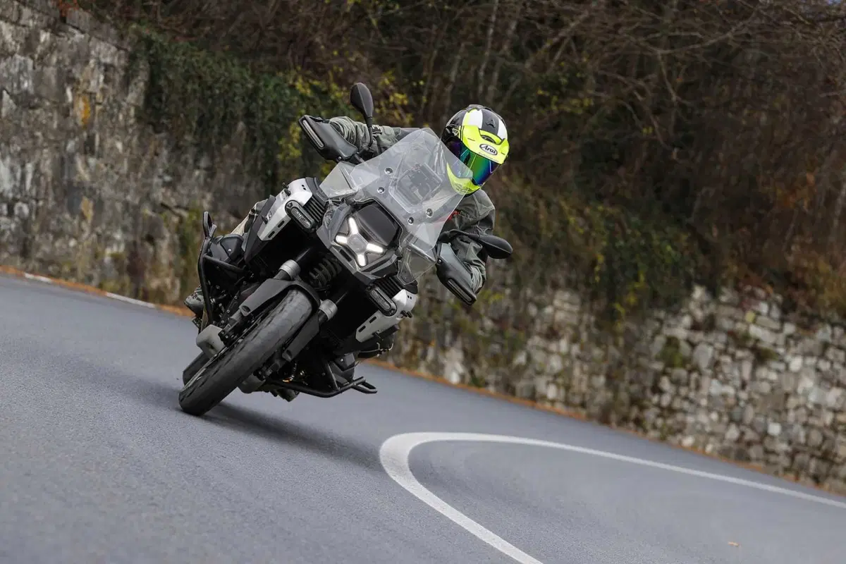BMW R1300GS Adventure ASA vs BMW R1300GS: la comparativa! Rilevamenti, off-road e strada, il TEST definitivo [VIDEO E GALLERY] (70)