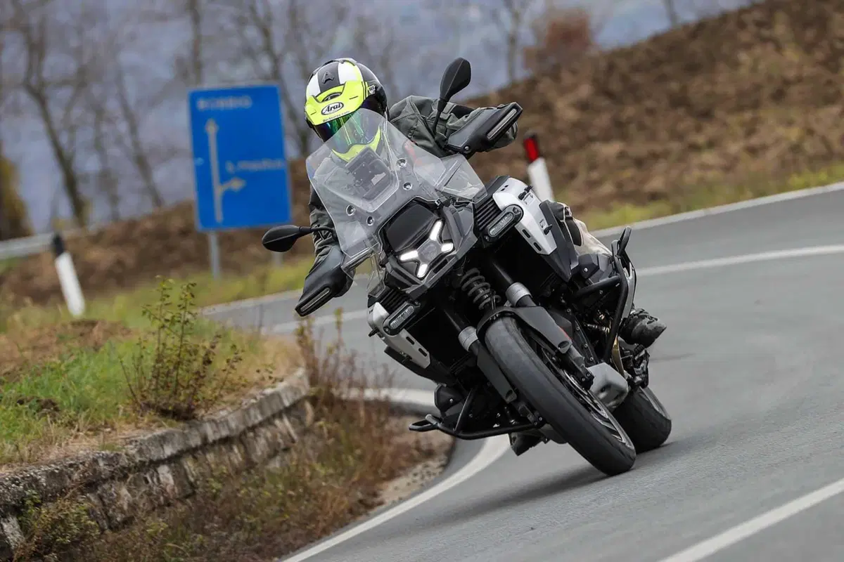 BMW R1300GS Adventure ASA vs BMW R1300GS: la comparativa! Rilevamenti, off-road e strada, il TEST definitivo [VIDEO E GALLERY] (71)