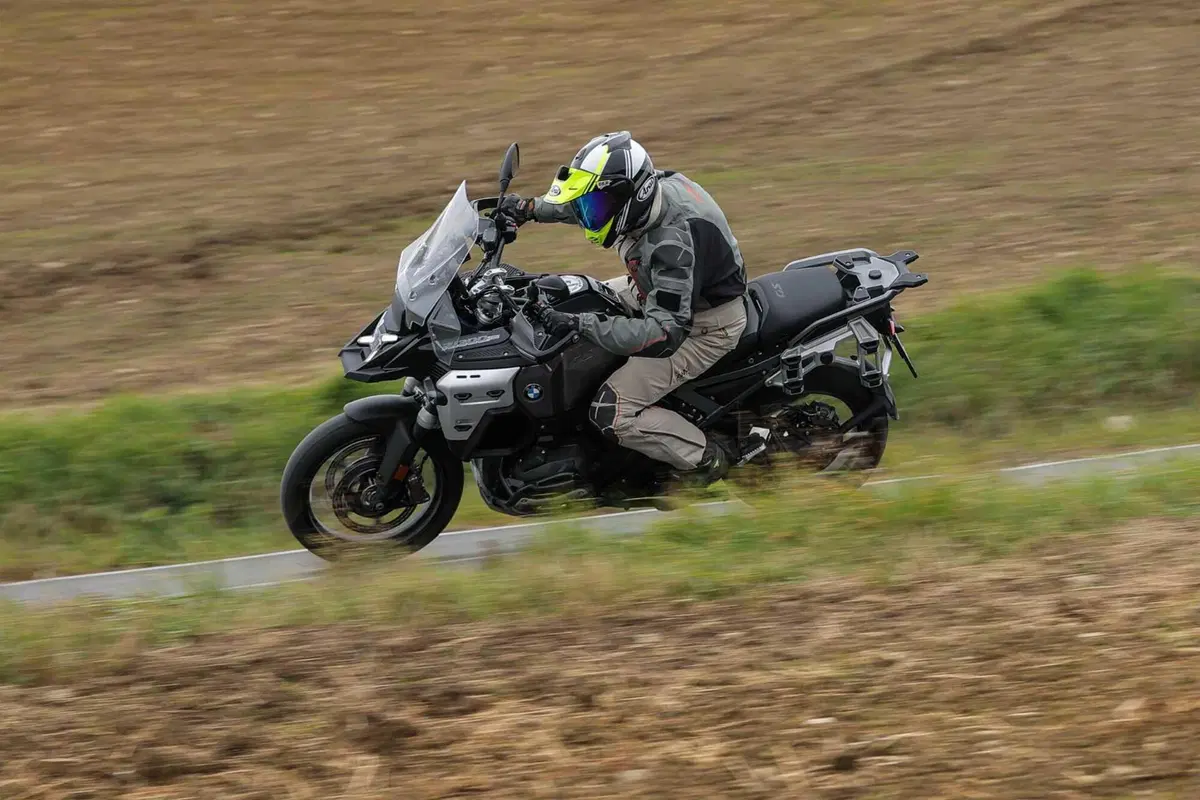 BMW R1300GS Adventure ASA vs BMW R1300GS: la comparativa! Rilevamenti, off-road e strada, il TEST definitivo [VIDEO E GALLERY] (75)