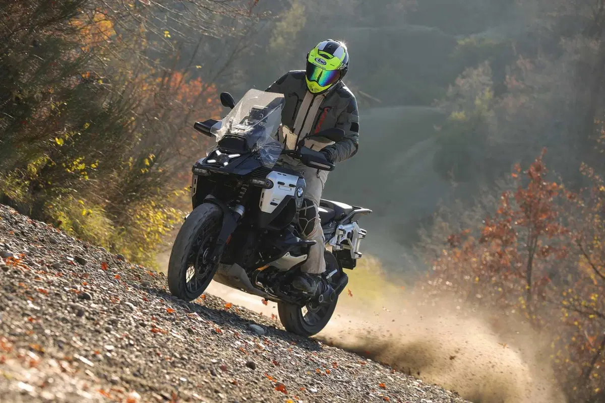 BMW R1300GS Adventure ASA vs BMW R1300GS: la comparativa! Rilevamenti, off-road e strada, il TEST definitivo [VIDEO E GALLERY] (76)