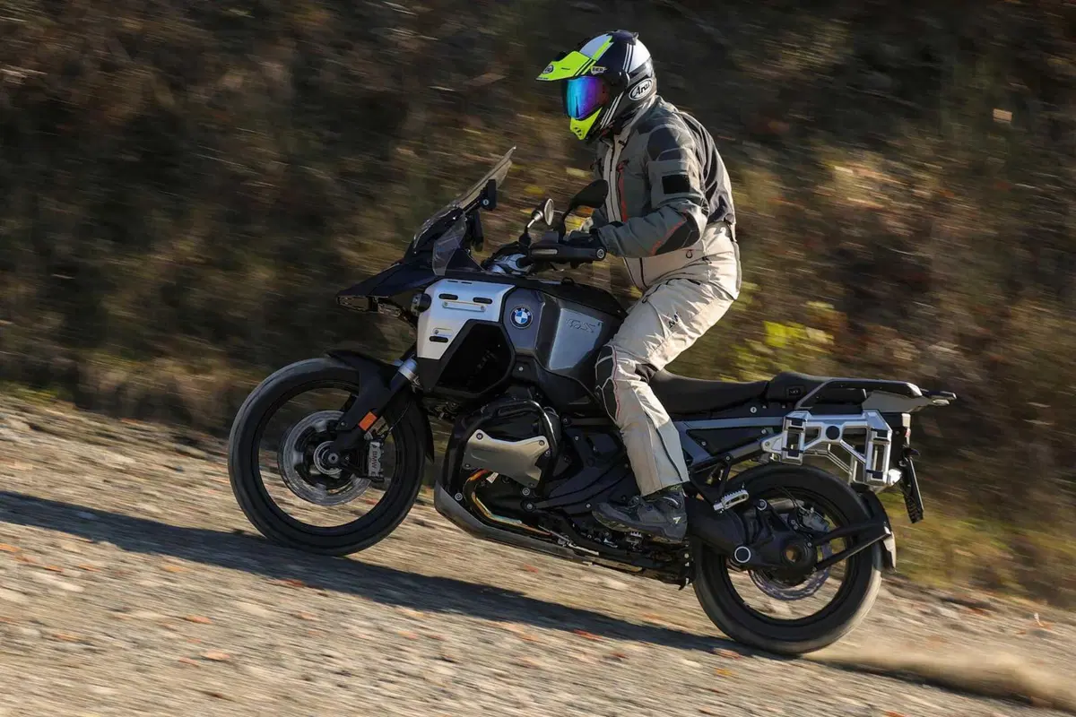 BMW R1300GS Adventure ASA vs BMW R1300GS: la comparativa! Rilevamenti, off-road e strada, il TEST definitivo [VIDEO E GALLERY] (78)
