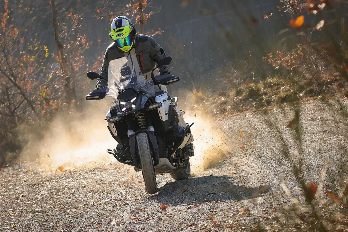 BMW R1300GS Adventure ASA vs BMW R1300GS: la comparativa! Rilevamenti, off-road e strada, il TEST definitivo [VIDEO E GALLERY] (81)