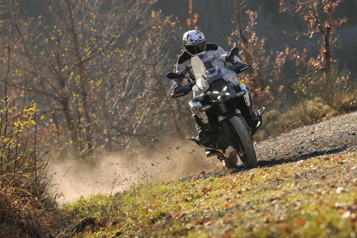 BMW R1300GS Adventure ASA vs BMW R1300GS: la comparativa! Rilevamenti, off-road e strada, il TEST definitivo [VIDEO E GALLERY] (82)