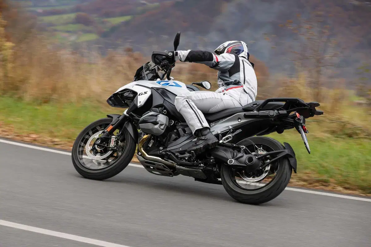 BMW R1300GS Adventure ASA vs BMW R1300GS: la comparativa! Rilevamenti, off-road e strada, il TEST definitivo [VIDEO E GALLERY] (85)