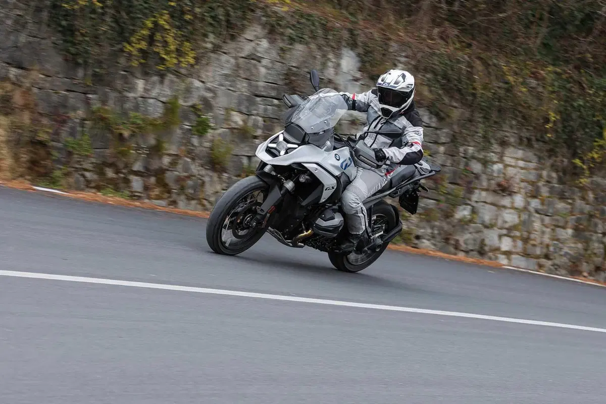 BMW R1300GS Adventure ASA vs BMW R1300GS: la comparativa! Rilevamenti, off-road e strada, il TEST definitivo [VIDEO E GALLERY] (86)