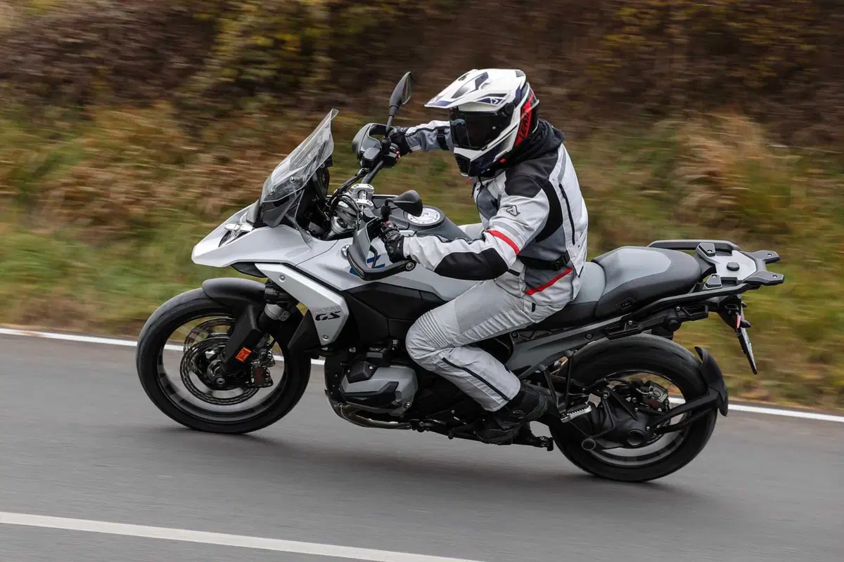 BMW R1300GS Adventure ASA vs BMW R1300GS: la comparativa! Rilevamenti, off-road e strada, il TEST definitivo [VIDEO E GALLERY] (87)