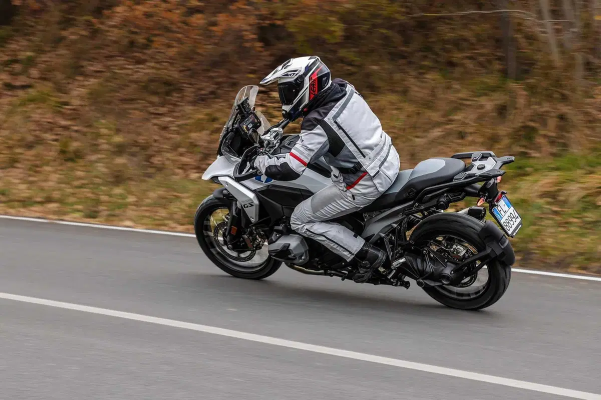 BMW R1300GS Adventure ASA vs BMW R1300GS: la comparativa! Rilevamenti, off-road e strada, il TEST definitivo [VIDEO E GALLERY] (88)
