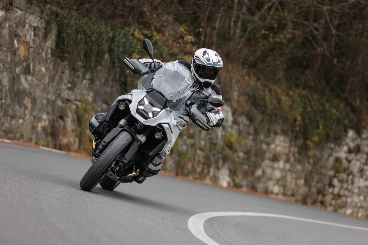 BMW R1300GS Adventure ASA vs BMW R1300GS: la comparativa! Rilevamenti, off-road e strada, il TEST definitivo [VIDEO E GALLERY] (90)