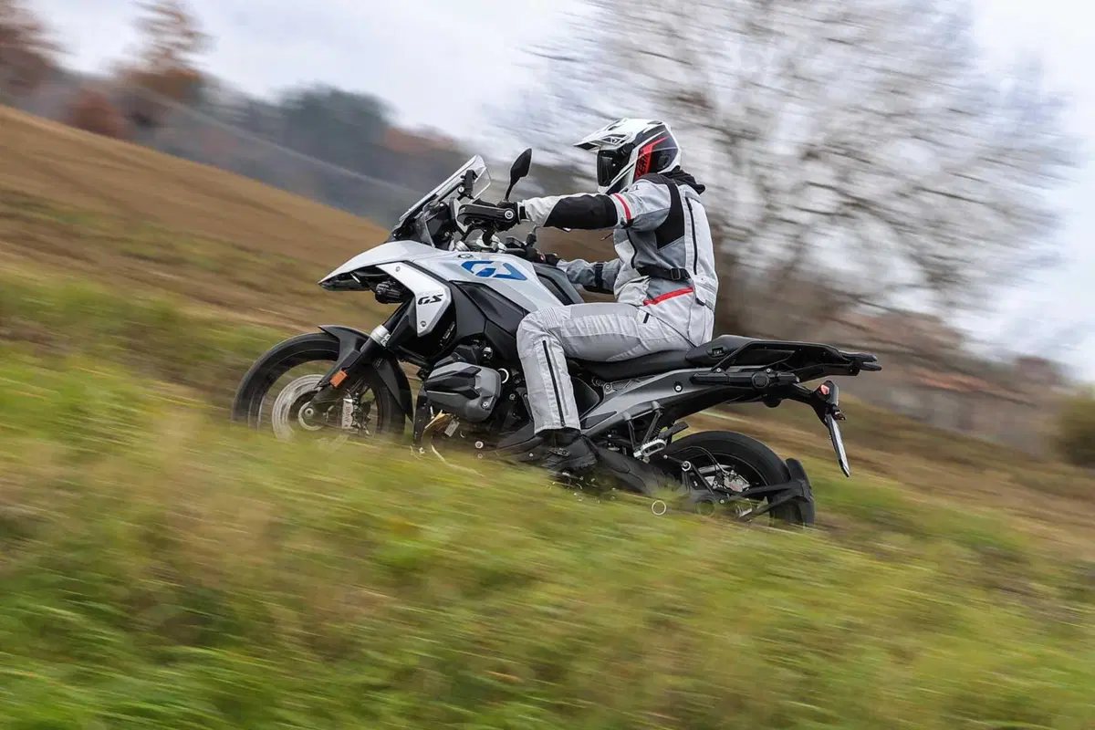 BMW R1300GS Adventure ASA vs BMW R1300GS: la comparativa! Rilevamenti, off-road e strada, il TEST definitivo [VIDEO E GALLERY] (93)