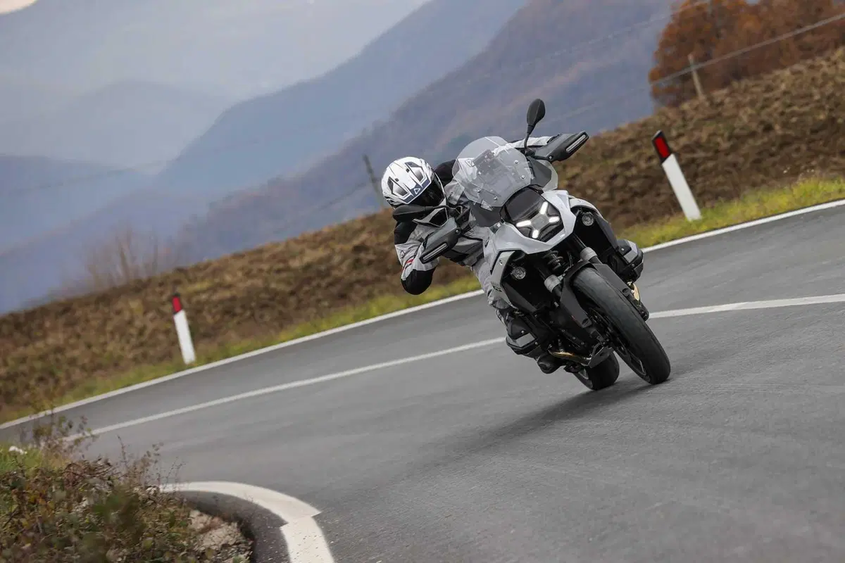 BMW R1300GS Adventure ASA vs BMW R1300GS: la comparativa! Rilevamenti, off-road e strada, il TEST definitivo [VIDEO E GALLERY] (94)