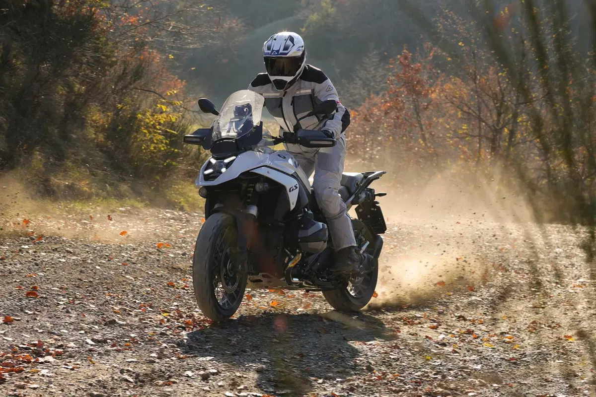 BMW R1300GS Adventure ASA vs BMW R1300GS: la comparativa! Rilevamenti, off-road e strada, il TEST definitivo [VIDEO E GALLERY] (97)