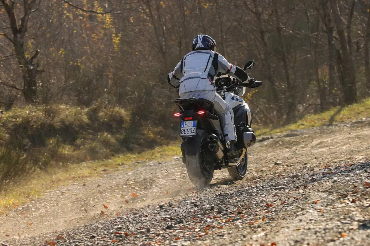BMW R1300GS Adventure ASA vs BMW R1300GS: la comparativa! Rilevamenti, off-road e strada, il TEST definitivo [VIDEO E GALLERY] (99)