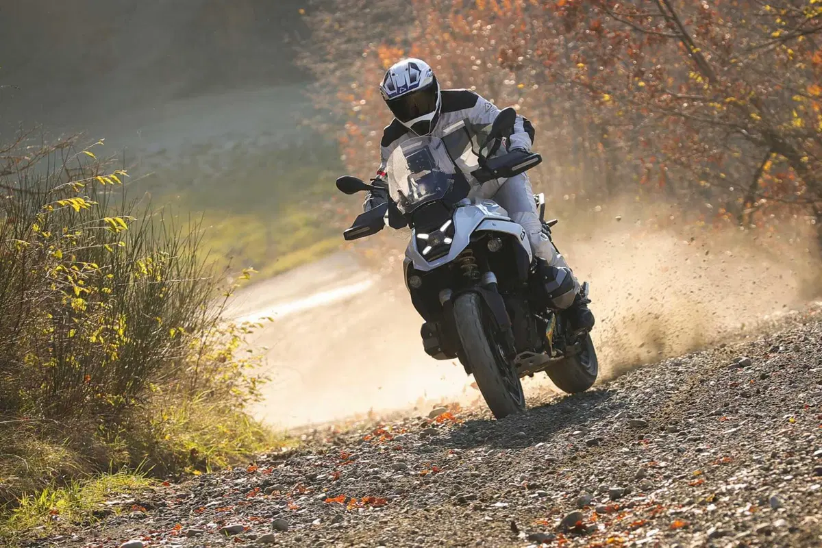 BMW R1300GS Adventure ASA vs BMW R1300GS: la comparativa! Rilevamenti, off-road e strada, il TEST definitivo [VIDEO E GALLERY] (101)