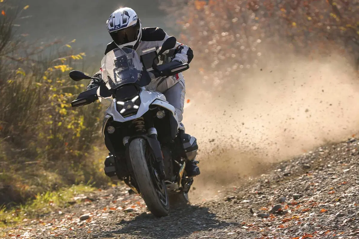 BMW R1300GS Adventure ASA vs BMW R1300GS: la comparativa! Rilevamenti, off-road e strada, il TEST definitivo [VIDEO E GALLERY] (102)