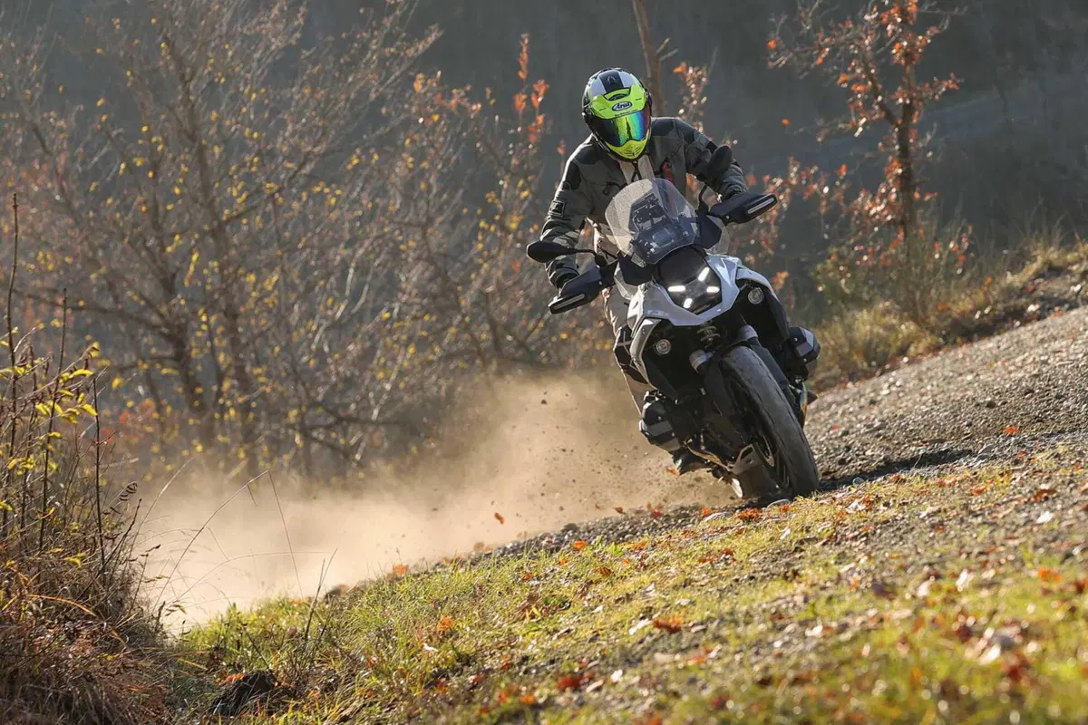 BMW R1300GS Adventure ASA vs BMW R1300GS: la comparativa! Rilevamenti, off-road e strada, il TEST definitivo [VIDEO E GALLERY] (104)