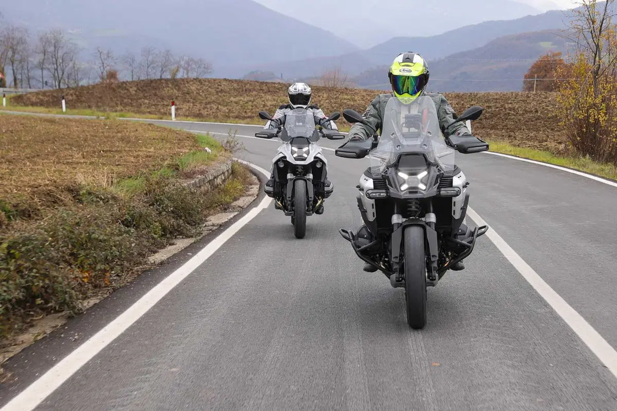 BMW R1300GS Adventure ASA vs BMW R1300GS: la comparativa! Rilevamenti, off-road e strada, il TEST definitivo [VIDEO E GALLERY] (109)