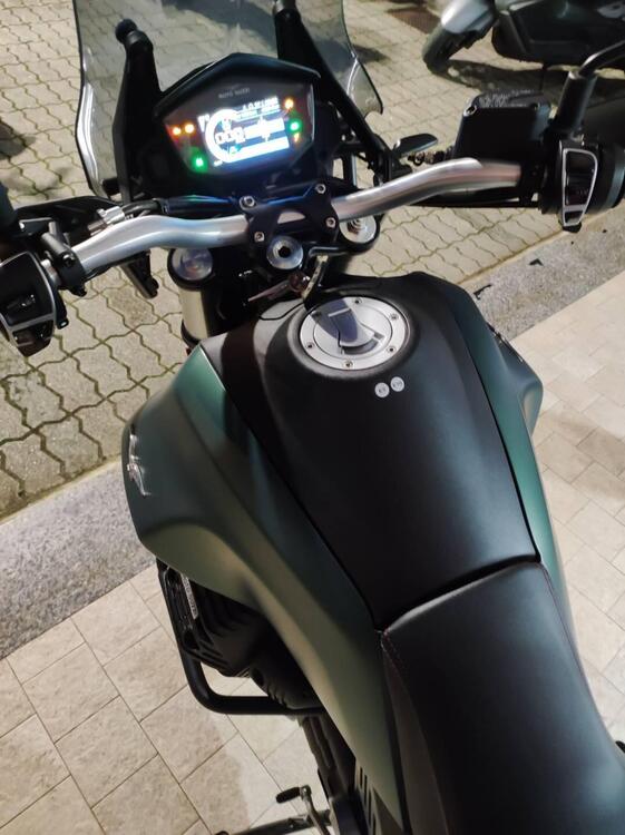 Moto Guzzi V85 TT (2021 - 23) (3)