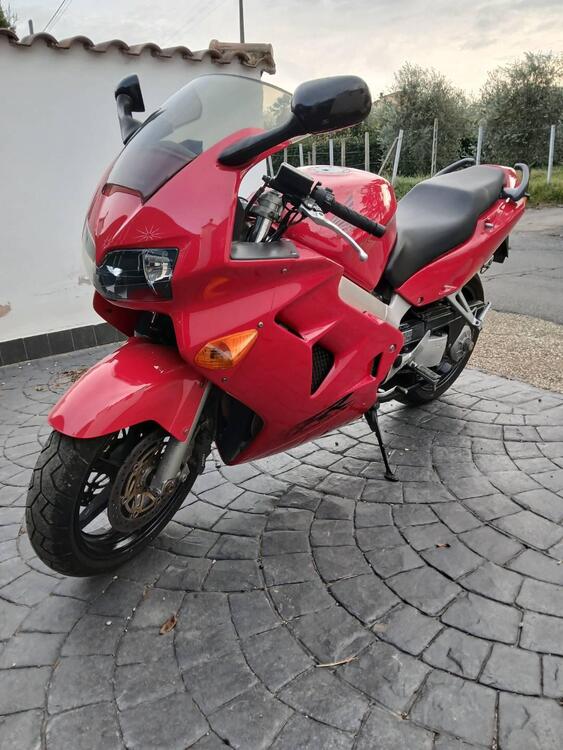 Honda VFR 800 (1998 - 01) (4)