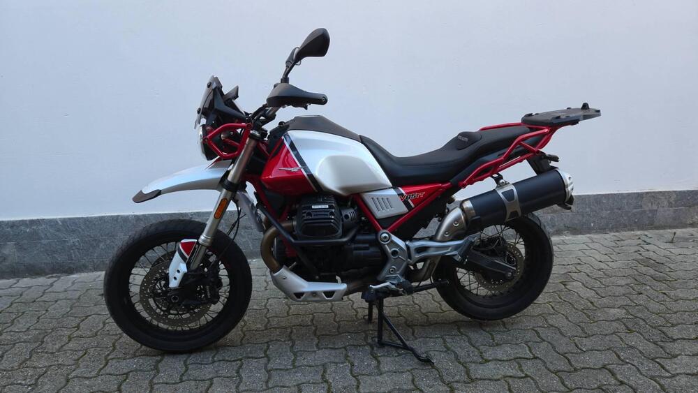 Moto Guzzi V85 TT Evocative Graphics (2019 - 20) (3)