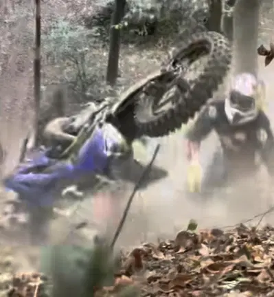 Toprak Razgatlioglu si allena e diverte con l'enduro