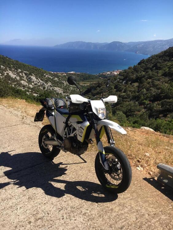 Husqvarna 701 Supermoto (2016)