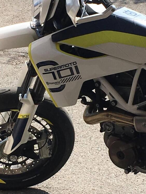 Husqvarna 701 Supermoto (2016) (4)