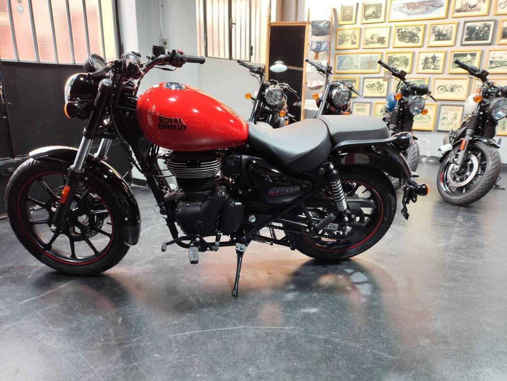 Royal Enfield Meteor 350 Fireball (2021 - 25) (3)