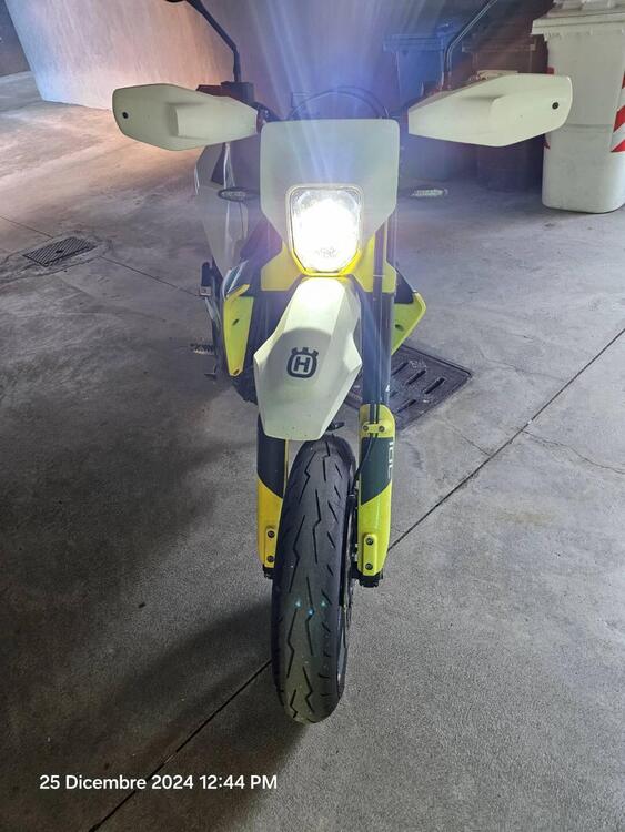 Husqvarna 701 Supermoto (2023 - 24) (4)