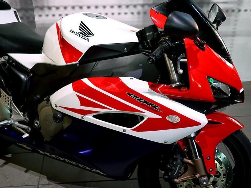 Honda CBR 1000 RR Fireblade (2004 - 05) (2)