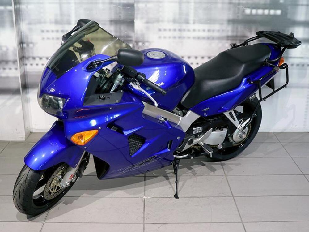 Honda VFR 800 (1998 - 01) (5)