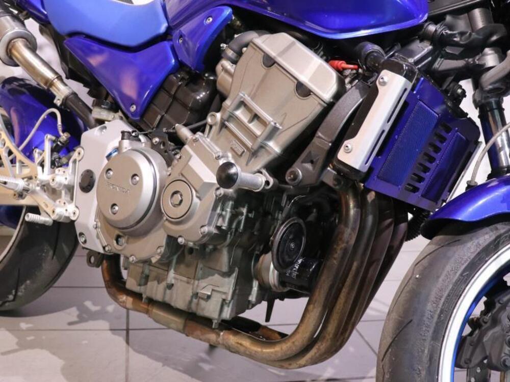 Honda Hornet 900 (3)