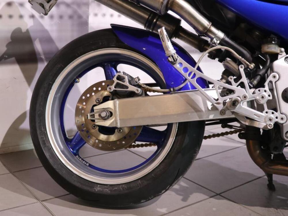 Honda Hornet 900 (4)